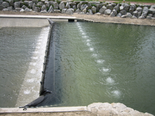 Barrage en caoutchouc de remplissage d'eau